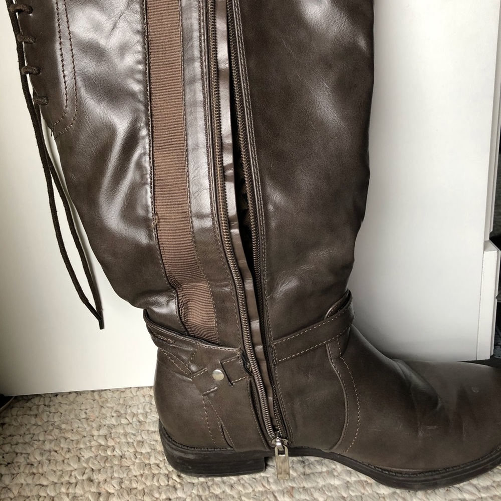 Wide-calf boots size 8